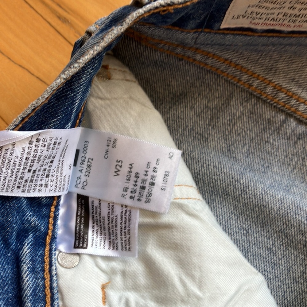 Levi’s - Picture 5 of 5